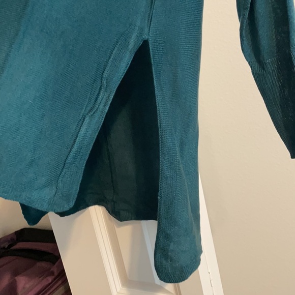 Green sweater - Picture 3 of 3